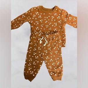 Jumping Beans sweatshirt and pants set in girls. Size 6 months.